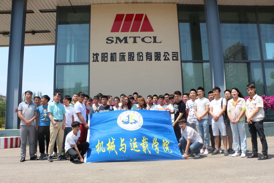 学生在沈阳机床集团实习.jpg 学生在沈阳机床集团实习.jpg